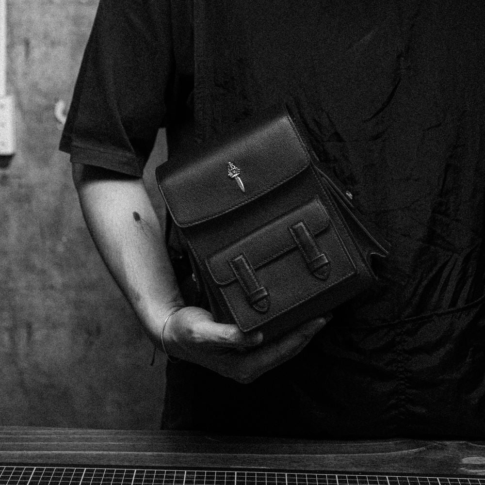 Helios Trinity Vault Leather Bag - Image 12